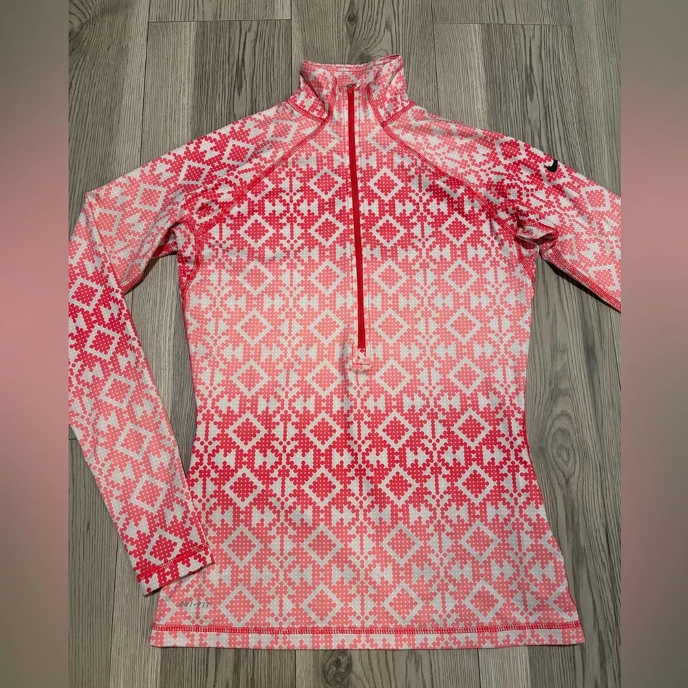 Nike Women’s 1/2 Zip Pullover Size Medium